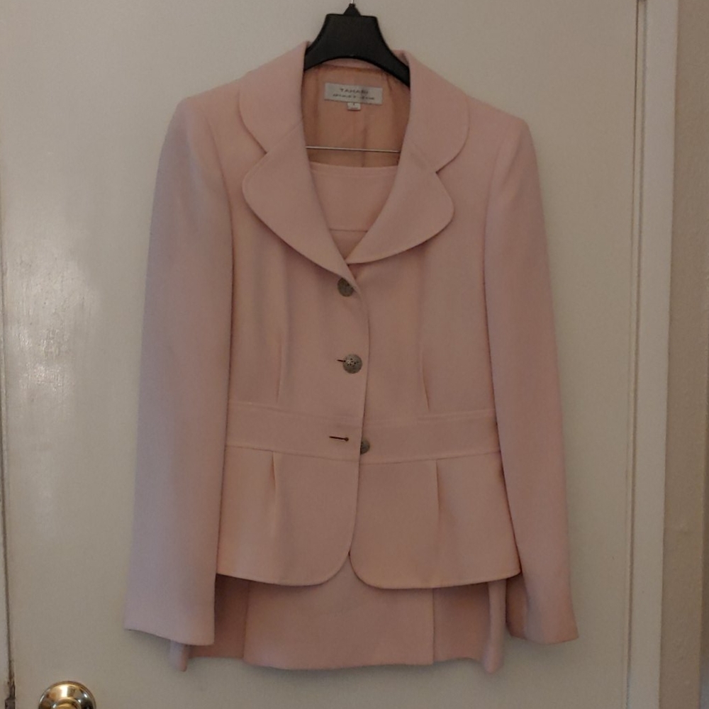 Tahari 2 pc skirt suit